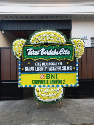 Papan Bunga Duka di Gunung Tanjung